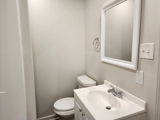 Building Photo - 4 Bed / 3 bath Downtown Jonesboro