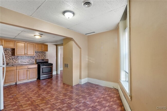 Building Photo - 319 N Salina St