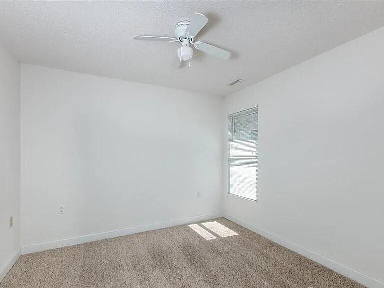 Building Photo - 16 Krista Cir