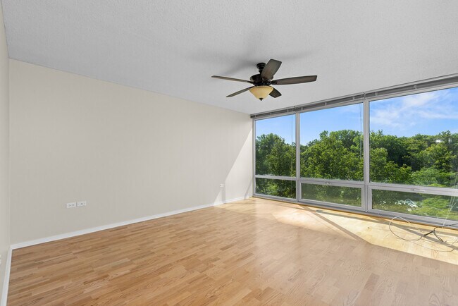 Building Photo - 9715 Woods Dr
