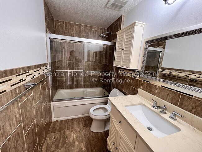 Building Photo - 5647 Sycamore Canyon Dr