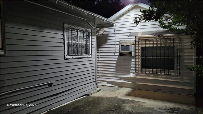 Building Photo - 411 Ave E SE