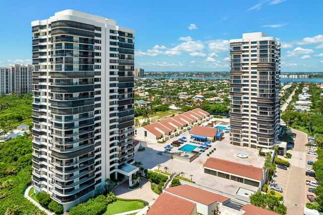 Building Photo - 4050 N Ocean Dr