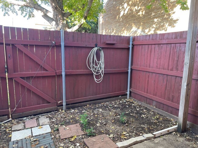 Building Photo - Briarpark Village