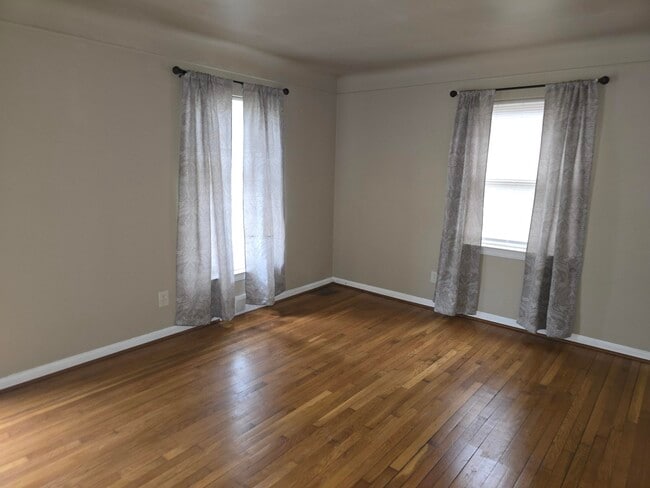 Building Photo - 6109 Farmbrook St