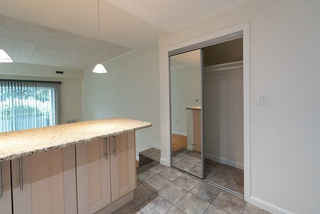 Building Photo - 44 Broadlawn Park