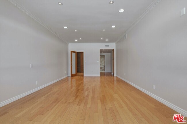 Building Photo - 4443 Ventura Canyon Ave