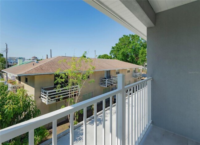Building Photo - 310 Hibiscus St