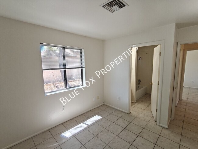 Building Photo - 3318 E Bellevue St