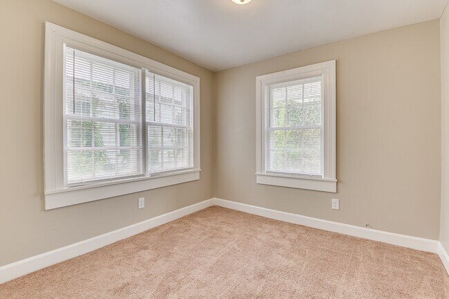 Building Photo - 515 3rd St