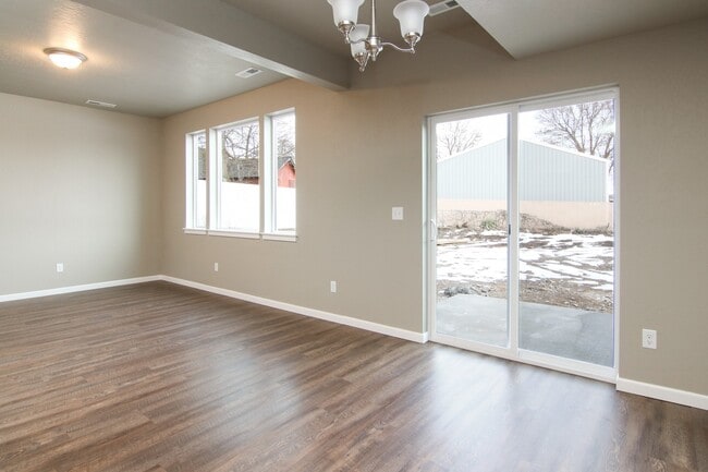 Building Photo - Modern Two Story Duplex for rent in Spokan...