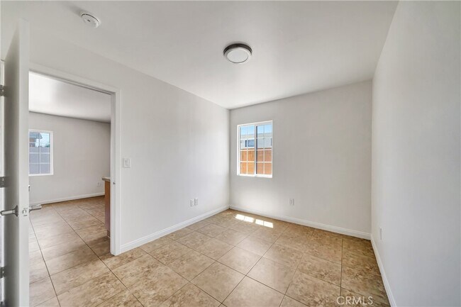Building Photo - 6827 Simpson Ave