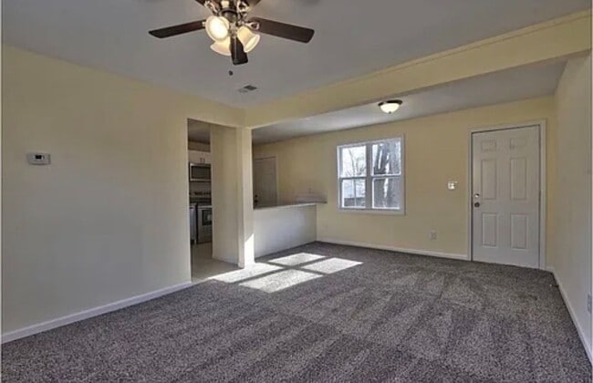 Building Photo - Charmin one bedroom house