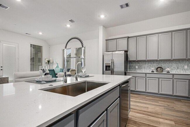 Building Photo - 705 Western Fern