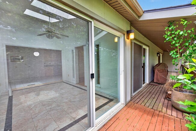 Building Photo - 9404 Woodington Dr