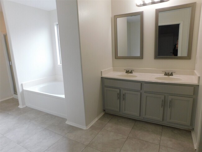 Building Photo - 19130 Yaupon Ranch Dr