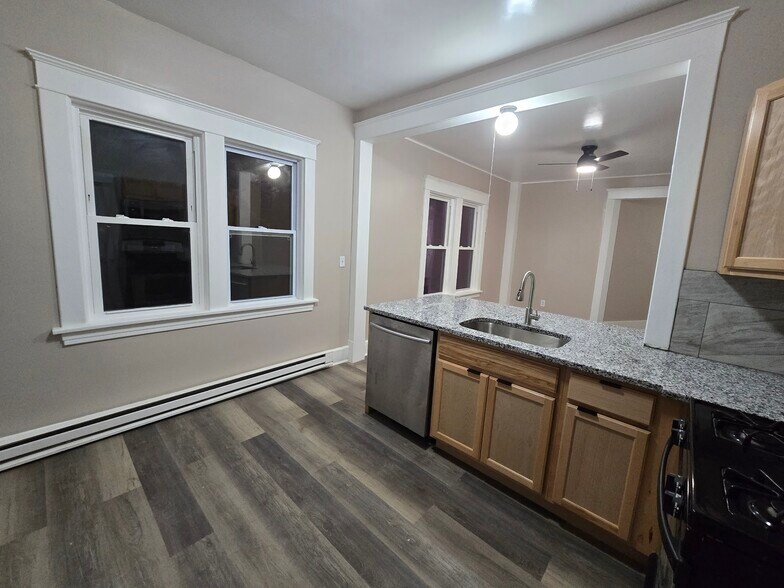 Building Photo - 1422 26th Ave N