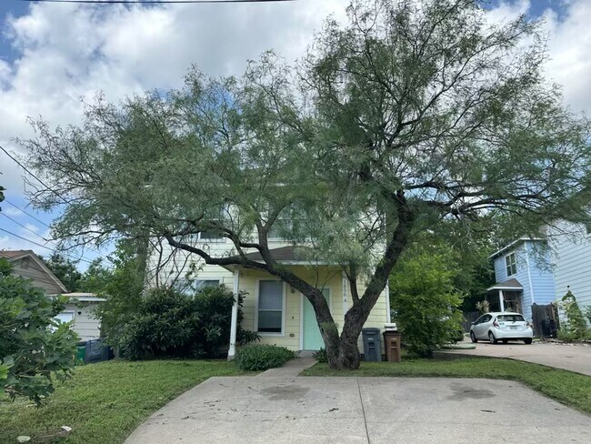 Building Photo - 1806 Perez St