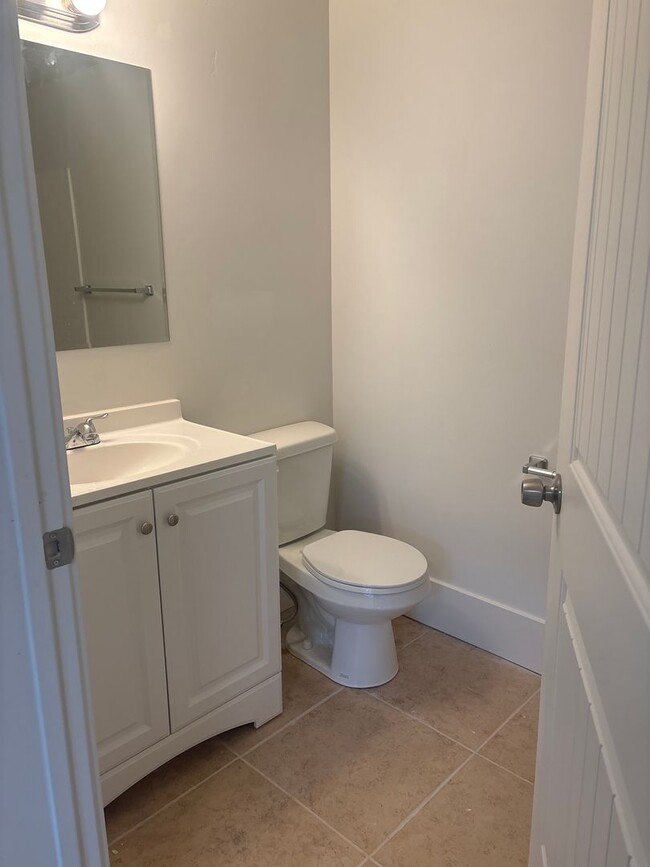 Building Photo - Pet Friendly Townhome in Evanston
