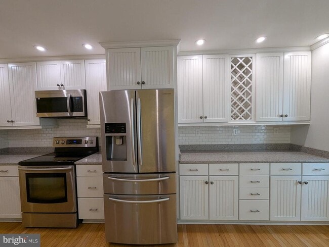 Building Photo - 8358 Stationhouse Ct