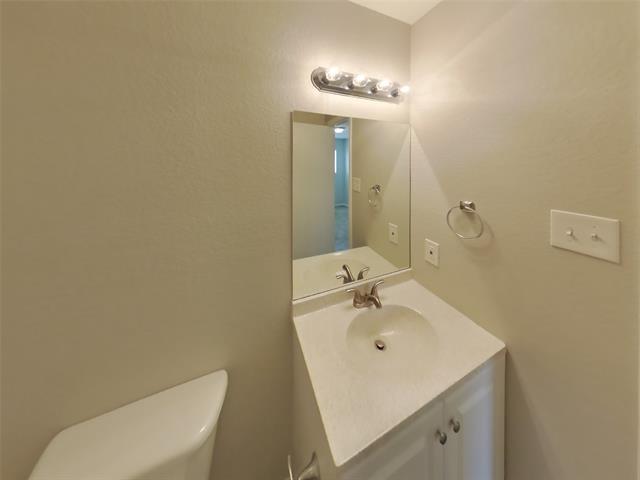 Building Photo - 1601 Vineridge Ln