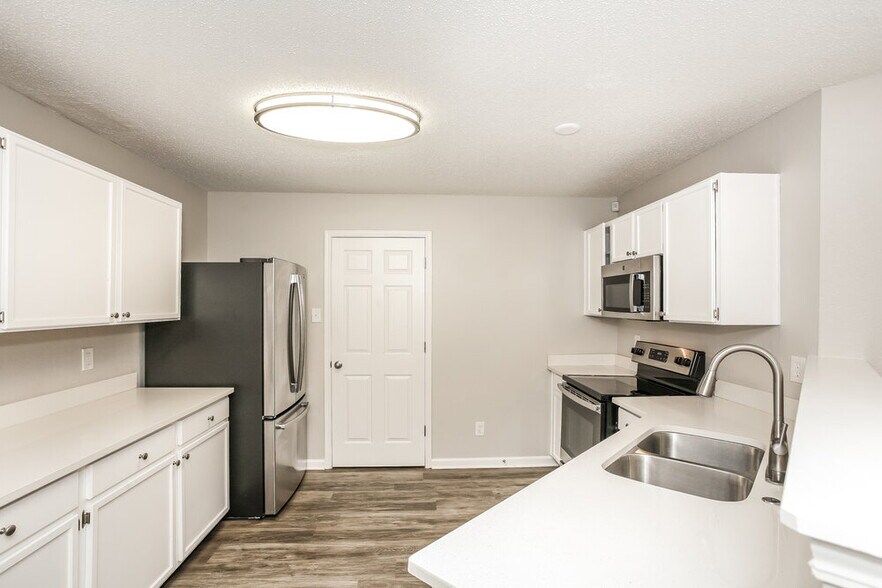 Building Photo - 5609 Woodland Trace Blvd