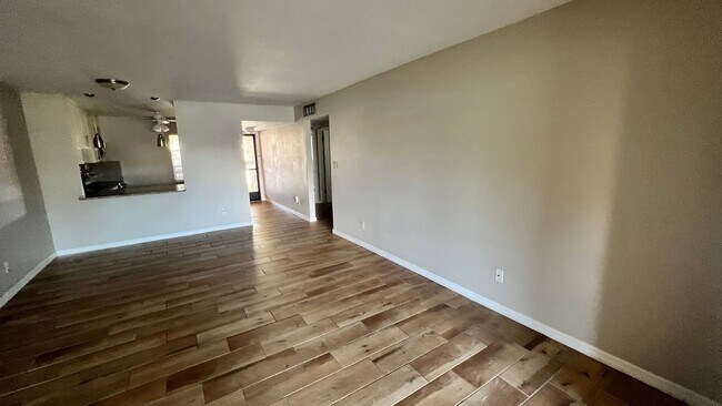 Building Photo - Waterfront, 2 bed 2 bath with boat dock an...