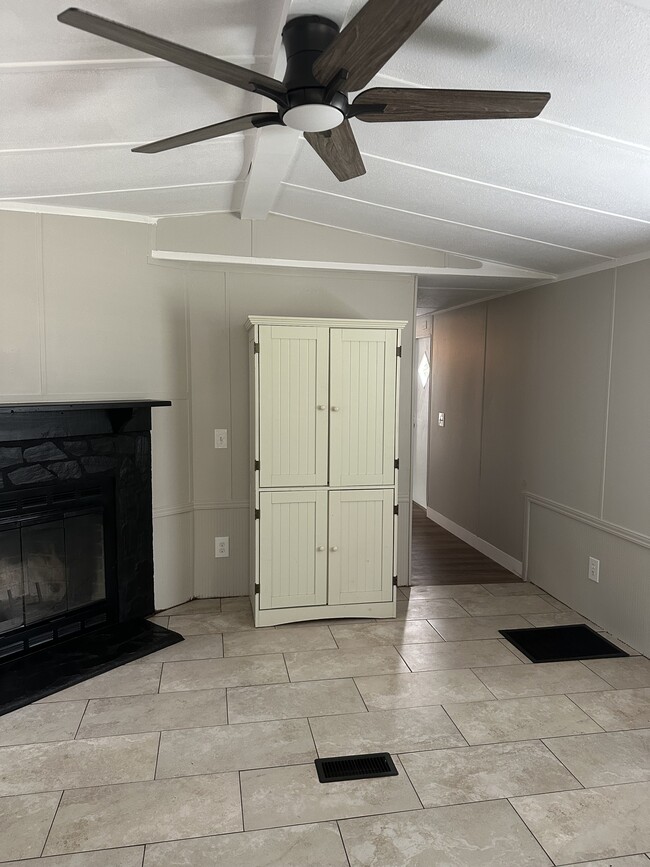 Building Photo - 2762 Oleander Rd