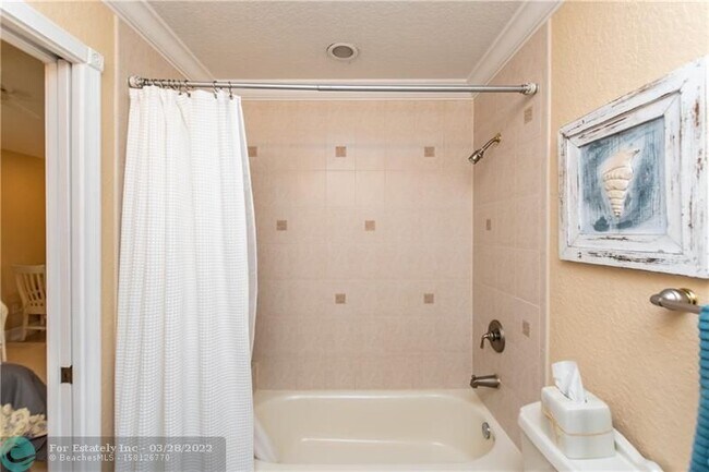 Building Photo - 270 Captains Walk