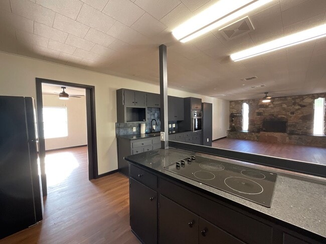 Building Photo - **APPLICATION RECEIVED** Available Now- 2 Bedroom 1 Bath in Granite Shoals, TX with Fenced in Bac...