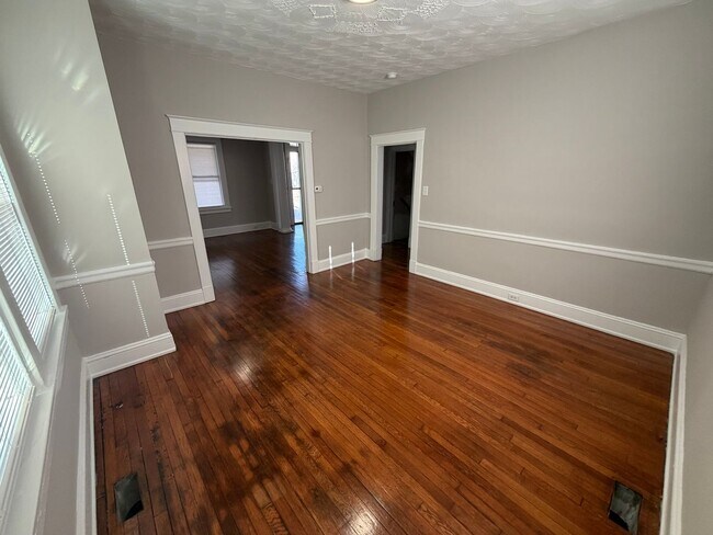 Building Photo - Beautifully Renovated 4bdrm/1.5bth Home Located in Richmond's Northside!!
