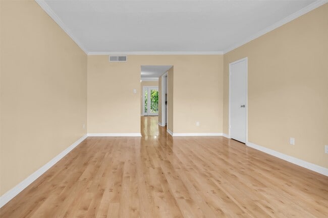 Building Photo - 1800 Stoney Brook Dr