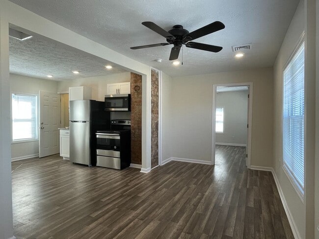 Building Photo - 1239 W 67th St