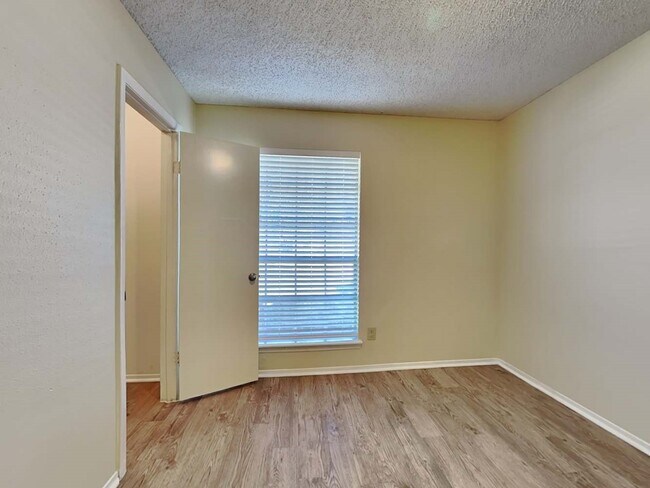 Building Photo - 5418 Mossgrey Ln