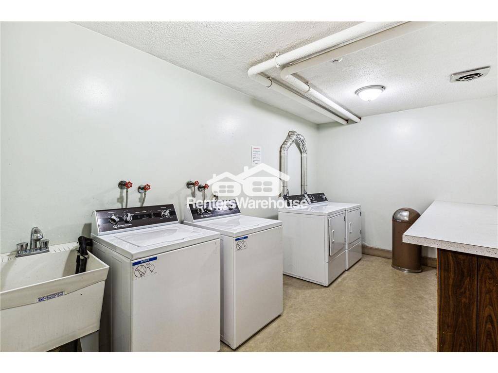 Building Photo - 10840 Rockford Rd