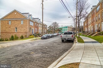 Building Photo - 3437 10th Pl SE