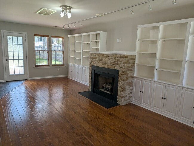 Building Photo - 9935 Redbud Tree Ct