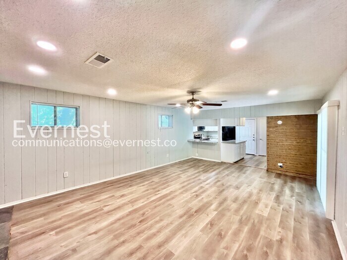 Building Photo - 1505 Hanover Dr