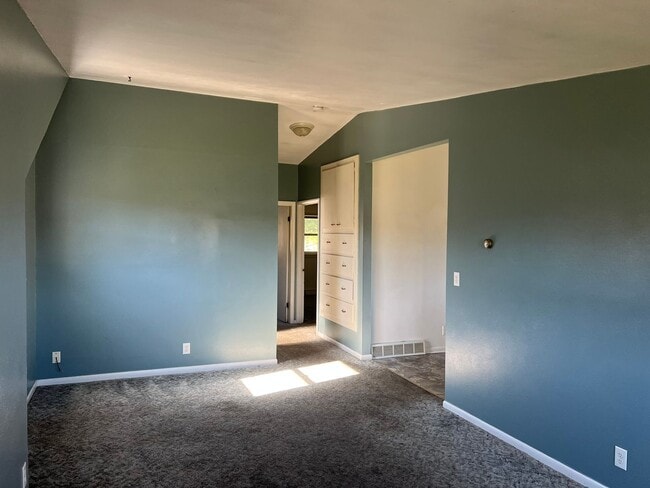 Building Photo - 211 Anne St