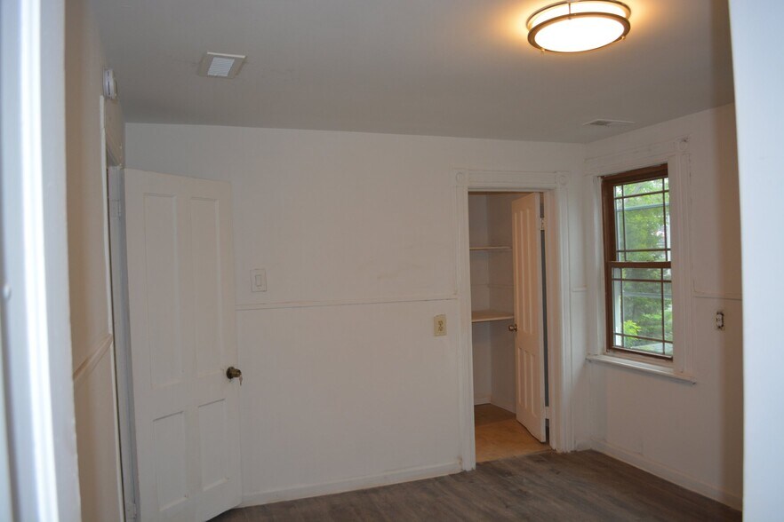 Building Photo - 711 Roberts St