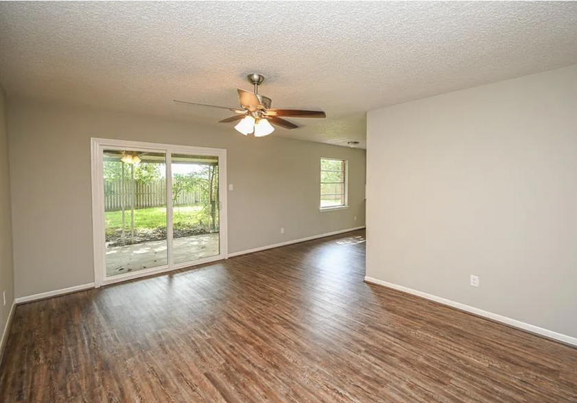 Building Photo - 1507 Bayou Dr