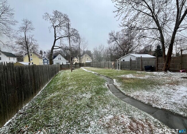 Building Photo - 98 Columbia St