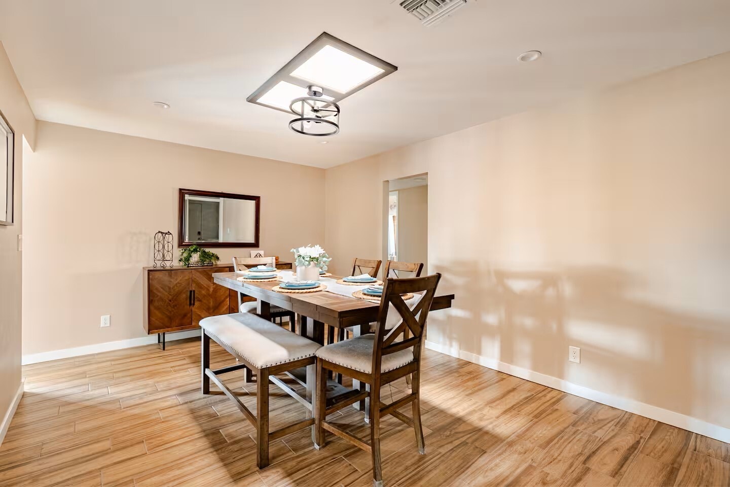 Dining Room - 1104 E Campus Dr