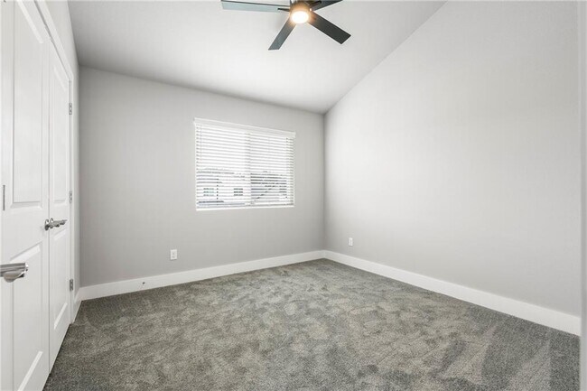 Building Photo - 652 Sun Meadows Loop