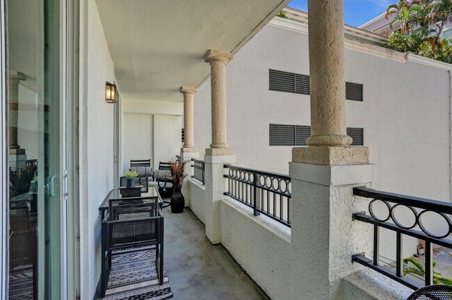 Building Photo - 600 S Dixie Hwy