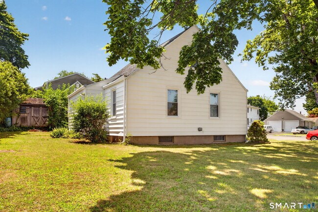 Building Photo - 47 Clearview Ave