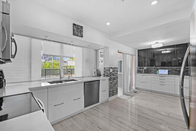 Building Photo - 3500 N 46th Ave