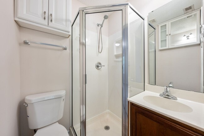 Building Photo - WOW!! Prime location and quite living in Charming 2brd 2.5 bath townhouse