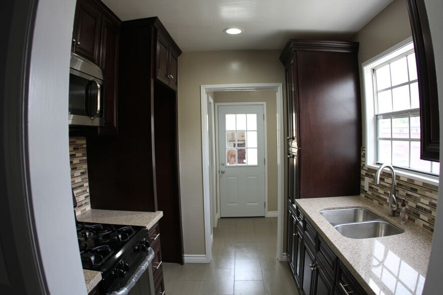 Building Photo - 12208 Burl