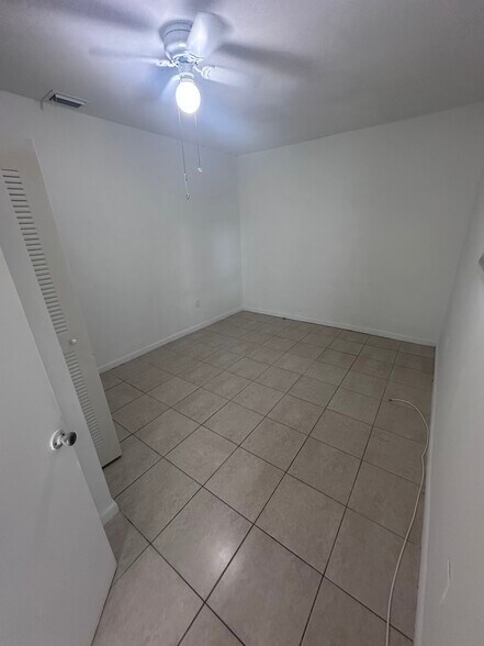 Building Photo - 1111 NE 204th Ter